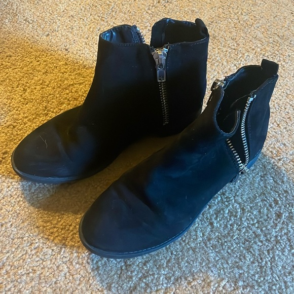Black ankle booties - Picture 1 of 2